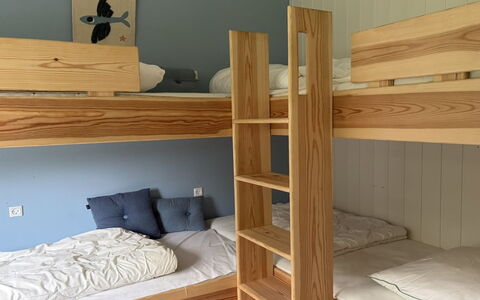Pirka - 500M from the Sea: Etagenbett, Holz, Flooring, Interior Design, Fussboden, Möbel, Schlafzimmer, Bett, Zimmer, Wohnheim