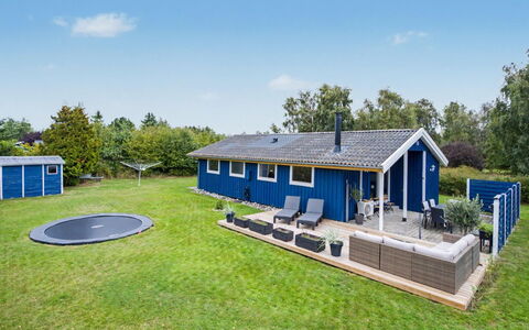 Trineke - 400M from the Sea