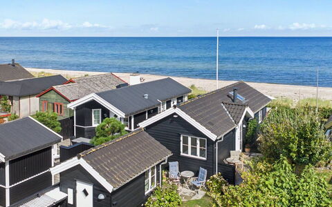 Joachim - 10M from the Sea: Holz, Möbel, Wohnung, Zimmer, Decke, Holzbeize, Stuhl, Hartholz, Lack, Holz