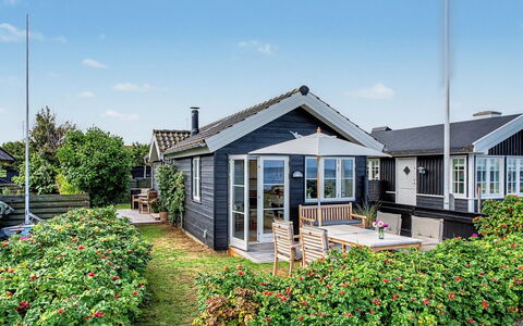 Joachim - 10M from the Sea: Holz, Möbel, Wohnung, Zimmer, Decke, Holzbeize, Stuhl, Hartholz, Lack, Holz