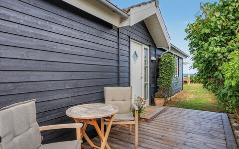 Joachim - 10M from the Sea: Holz, Möbel, Wohnung, Zimmer, Decke, Holzbeize, Stuhl, Hartholz, Lack, Holz