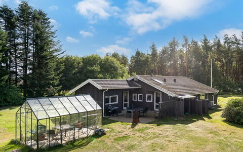 Fritzy - 1.5Km from the Sea: Dach, Haus, Grundstueck, Ländliches Gebiet, Hütte, Zuhause, Garten, Gartenbauten, Estate