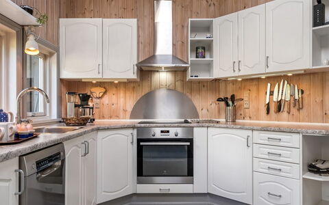 Fritzy - 1.5Km from the Sea: Küche, Küchengerät, Major Appliance, Decke, Countertop, Cabinetry, Haushaltsgerät, Light Fixture, Zimmer
