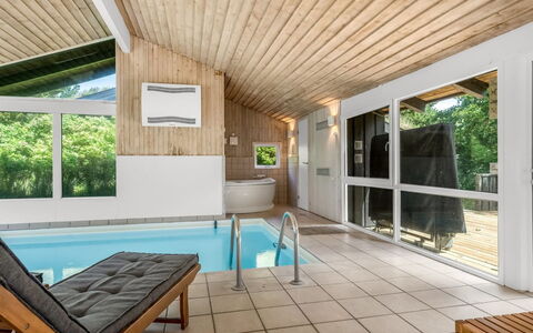Senija - 100M from the Sea: Holz, Möbel, Wohnung, Zimmer, Decke, Holzbeize, Stuhl, Hartholz, Lack, Holz