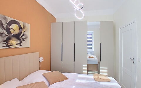 Buky Escape: Möbel, Interior Design, Wand, Bett, Schlafzimmer, Holz, Fussboden, Flooring, Decke, Zimmer