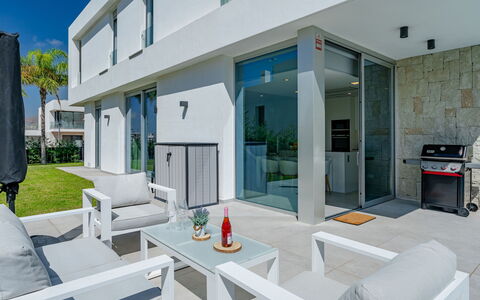 Lucia: Möbel, Interior Design, Flooring, Fussboden, Decke, Zimmer, Stuhl, Tabelle, Wohnung, Küche & Esszimmer Tisch