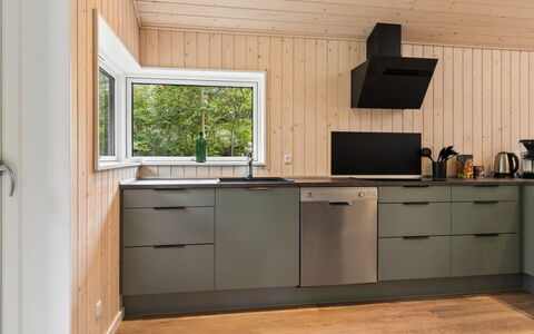 Zelma - 1.5Km from the Sea: Küche, Flooring, Küchengerät, Holz, Countertop, Interior Design, Cabinetry, Fussboden, Möbel, Major Appliance