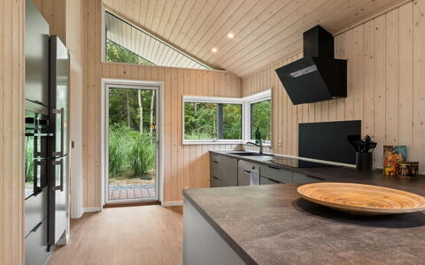 Zelma - 1.5Km from the Sea: Interior Design, Flooring, Holz, Küche, Countertop, Decke, Holzboden, Fussboden, Möbel, Küchengerät