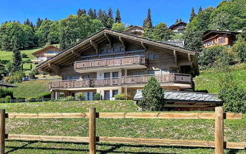 Mont Azur: Haus, Zuhause, Hütte, Veranda, Balkon, Zaun, Dorf, Estate, Bauernhaus