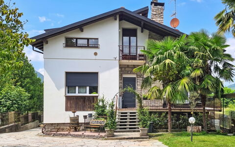 Villa Chiara e Chloe: Gebäude, Wand, Fenster, Haus, Zuhause, Wohngebiet, Die Architektur, Tür, Fassade