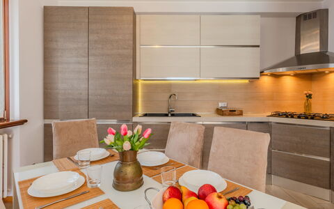 Al Roccolo: Möbel, Küche, Interior Design, Flooring, Countertop, Küchengerät, Cabinetry, Holz, Zuhause, Major Appliance