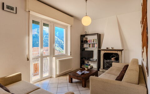Barella: Möbel, Interior Design, Wand, Flooring, Zimmer, Holz, Decke, Fussboden, Couch, Wohnzimmer