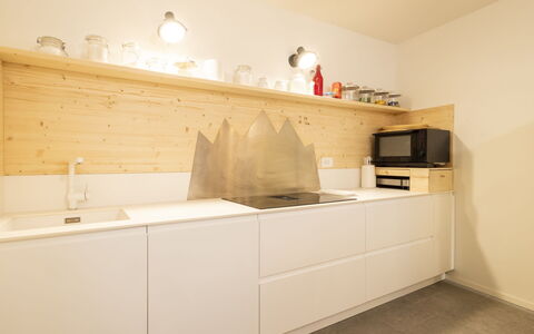Kuerc Design Mountain Home: Flooring, Interior Design, Holz, Countertop, Küche, Fussboden, Cabinetry, Möbel, Decke, Beleuchtung
