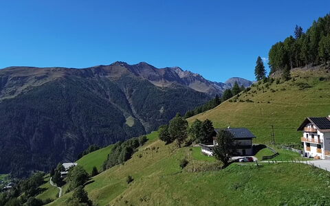 Dösentaler Bergidyll: Bergforms, Berg, Gras, Hügel, Natürliche Landschaft, Gebirge, Hochland, Landschaft, Bergstation, Wiese