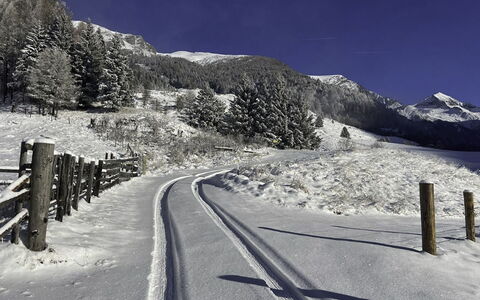 Dösentaler Bergidyll: Schnee, Winter, Bergforms, Berg, Natürliche Landschaft, Hügel, Hochland, Landschaft, Gebirge, Geologisches Phänomen