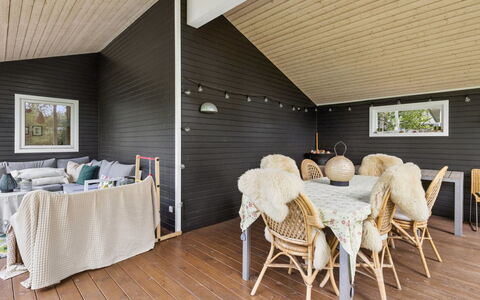 Ølvir - 525M from the Sea: Holz, Decke, Flooring, Interior Design, Holzboden, Fussboden, Möbel, Zuhause, Veranda, Stuhl