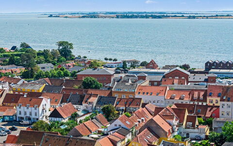 Lutz - 275M from the Sea: Turm, Auffahrt, Kirchturm