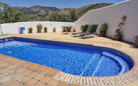 Laura: Blau, Schwimmbad, Verbundwerkstoff, Gartenmöbel, Resort, Hazienda, Schatten, Eco Hotel, Water Feature, Villa