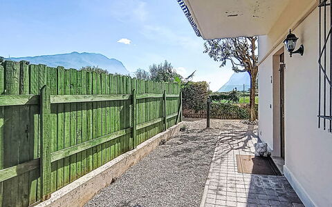 La Rosa: Gras, Die Architektur, Zuhause, Haus, Grundstueck, Hütte, Estate, Bauernhaus, Garten, Rasen