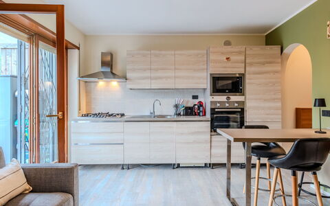 La Rosa: Möbel, Interior Design, Flooring, Küche, Countertop, Fussboden, Küchengerät, Holz, Cabinetry, Stuhl