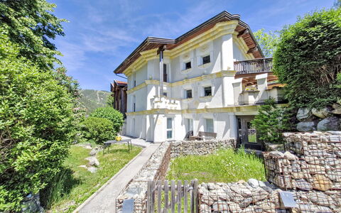 Sandra: Balkon, Villa, Villa, Bergdorf