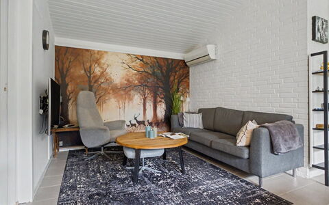 Mea - 750M from the Sea: Möbel, Interior Design, Flooring, Wand, Fussboden, Couch, Holz, Wohnzimmer, Decke, Zimmer