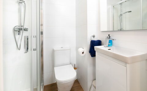 Caribe: Badezimmer, Armatur, Interior Design, Flooring, Toilleten Sitz, Fussboden, Toilette, Installation, Sinken, Zimmer