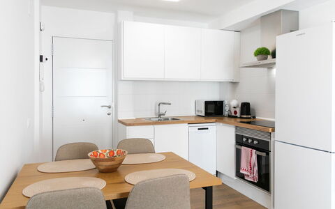 Caribe: Möbel, Küche, Interior Design, Küchengerät, Countertop, Flooring, Holz, Major Appliance, Fussboden, Cabinetry