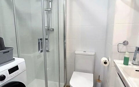 Caribe: Flooring, Fussboden, Interior Design, Armatur, Toilette, Toilleten Sitz, Badezimmer, Waschmaschine, Installation, Zimmer