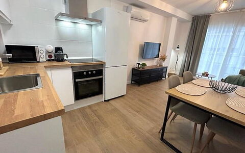 Caribe: Flooring, Möbel, Countertop, Küche, Interior Design, Fussboden, Holz, Küchengerät, Major Appliance, Cabinetry