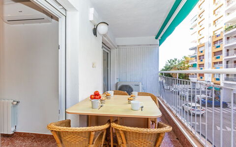 Popa: Wohnung, Die Architektur, Wohngebiet, Zuhause, Balkon, Eigentumswohnung, Glas, Schatten, Holzbeize, Hotel