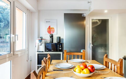 Popa: Möbel, Interior Design, Holz, Flooring, Decke, Major Appliance, Fussboden, Zimmer, Küche, Küchengerät