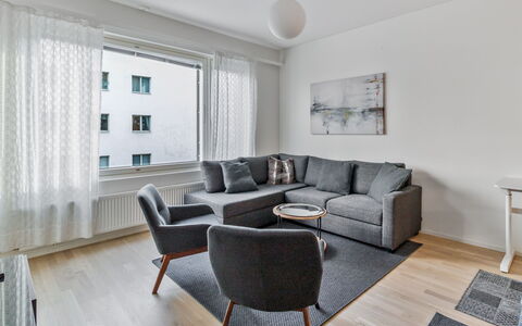 Levihonka 13: Möbel, Interior Design, Couch, Flooring, Fussboden, Wohnzimmer, Holz, Decke, Zimmer, Zuhause