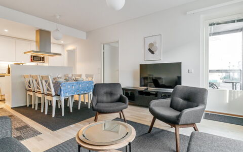 Levihonka 13: Möbel, Interior Design, Flooring, Fussboden, Holz, Decke, Zimmer, Tabelle, Stuhl, Wohnzimmer