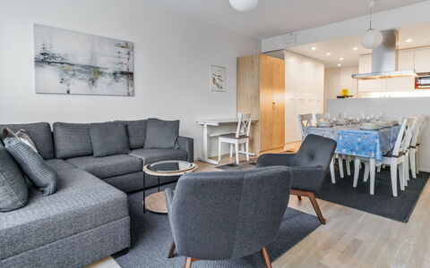 Levihonka 13: Möbel, Interior Design, Flooring, Fussboden, Couch, Holz, Decke, Wohnzimmer, Zimmer, Tabelle
