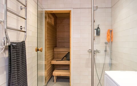 Mäkrä 3: Flooring, Holz, Fussboden, Armatur, Interior Design, Badezimmer, Installation, Fliese, Verbundwerkstoff, Zimmer