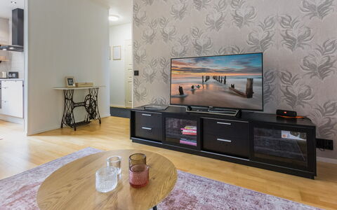 Artunkuja: Interior Design, Möbel, Flooring, Fussboden, Zuhause, Wohnzimmer, Zimmer, Couch, Wohnung, Decke