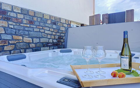 Le Terrier Préfaillais, Jacuzzi: Schwimmbad, Armatur, Badewanne, Jacuzzi, Resort, Hotel, Fliese, Eco Hotel, Penthouse