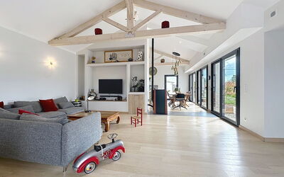 La Plaine-Sur-Mer 801: Möbel, Interior Design, Flooring, Holz, Decke, Fussboden, Couch, Holzboden, Wohnzimmer, Beleuchtung