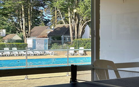 Les Hauts de la Noëveillard: Verbundwerkstoff, Schatten, Schwimmbad, Gartenmöbel, Resort, Zaun, Daylighting