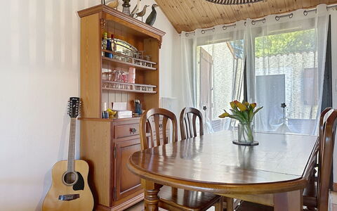 Les Hauts de la Noëveillard: Möbel, Interior Design, Holz, Flooring, Tabelle, Stuhl, Esszimmer, Fussboden, Küche & Esszimmer Tisch, Zimmer