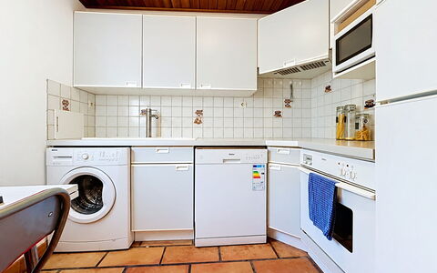 Les Hauts de la Noëveillard: Major Appliance, Flooring, Küche, Küchengerät, Fussboden, Interior Design, Countertop, Decke, Sinken, Zimmer