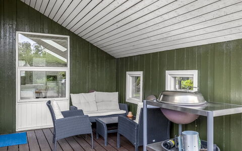 Dior - 800M from the Sea: Holz, Decke, Flooring, Interior Design, Fussboden, Möbel, Hartholz, Planke, Holzbeize, Stuhl