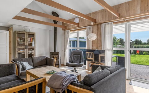 Helrun - 800M from the Sea: Möbel, Interior Design, Flooring, Fussboden, Holz, Couch, Decke, Holzboden, Zimmer, Wohnzimmer