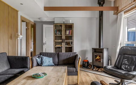 Helrun - 800M from the Sea: Möbel, Interior Design, Flooring, Fussboden, Holz, Couch, Decke, Zimmer, Holzboden, Wohnzimmer