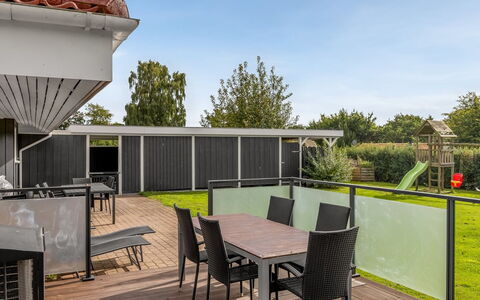 Helrun - 800M from the Sea: Die Architektur, Veranda, Möbel, Gartenmöbel, Zuhause, Schatten, Stuhl, Tisch Im Freien, Garten, Landscaping
