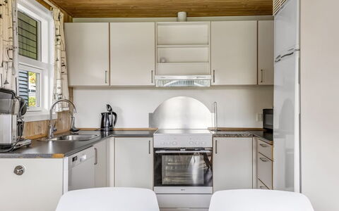 Helrun - 800M from the Sea: Küchengerät, Küche, Flooring, Interior Design, Countertop, Major Appliance, Holz, Möbel, Decke, Fussboden
