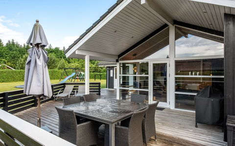 Tobias - 30Km from the Sea: Zuhause, Veranda, Deck, Hütte, Schatten, Hartholz, Gartenmöbel, Design, Abstellgleis, Stuhl