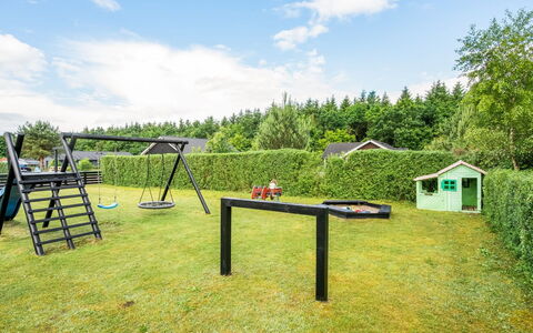 Tobias - 30Km from the Sea: Gras, Garten, Grundstueck, Rasen, Schatten, Landscaping, Hinterhof, Freizeit, Park, Garten
