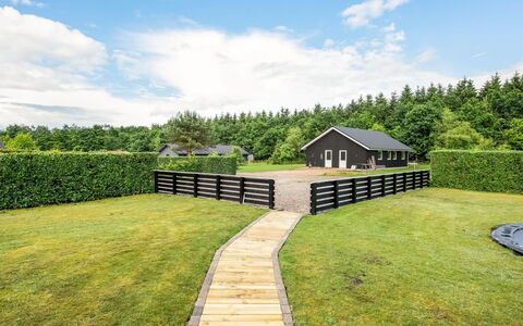 Tobias - 30Km from the Sea: Garten, Rasen, Hütte, Zaun, Landscaping, Schatten, Garten, Park, Home Fechten, Bauernhaus